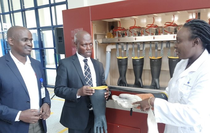 #Liveline Technician Callen Kerubo explains to the Acting Managing Director, Eng. Goffrey Muli, how the glove testing unit works during the launch of the #LiveLineLab at Ruaraka, Nairobi.